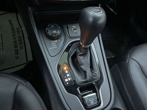 Used 2019 Jeep Cherokee Overland w/ Technology Group image 25