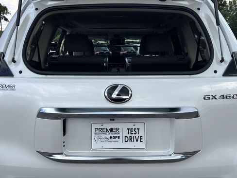 Used 2023 Lexus GX 460 Premium w/ Accessory Package AWD/4WD image 22