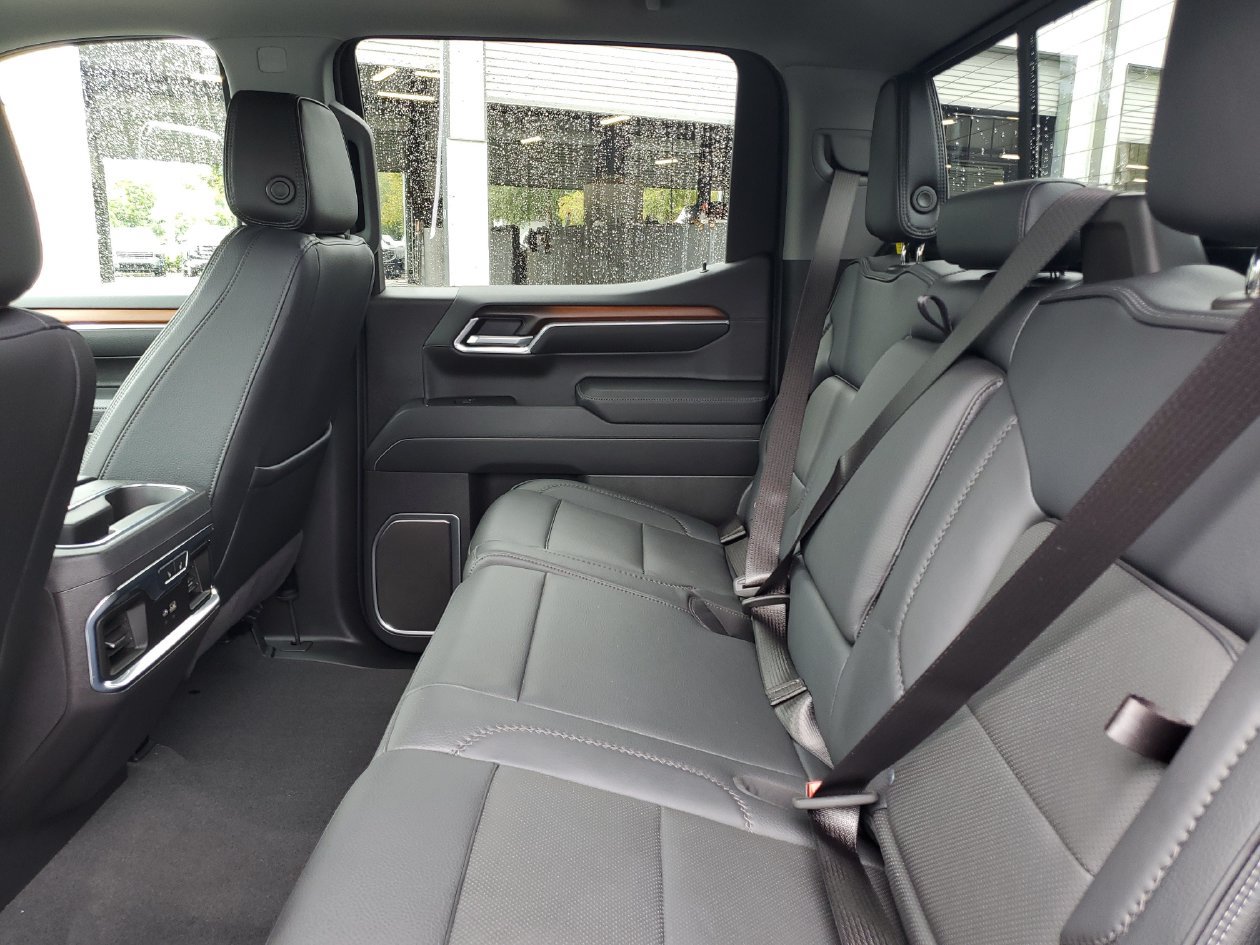 Used 2025 GMC Sierra 1500 Denali w/ Technology Package AWD/4WD image 11