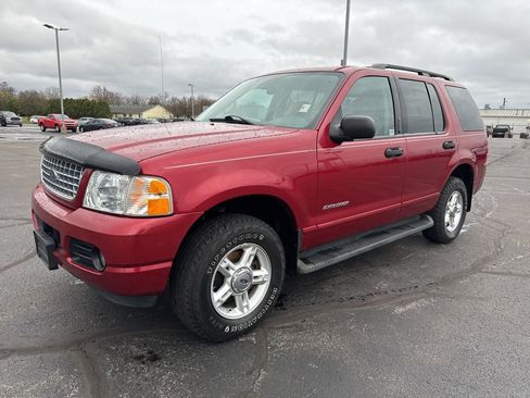 Used 2004 Ford Explorer XLT image 4