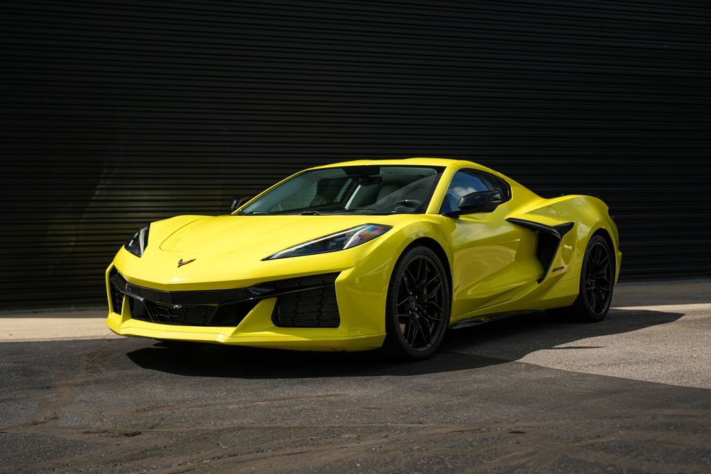 Used 2023 Chevrolet Corvette Z06 w/ Engine Appearance Package RWD image 1