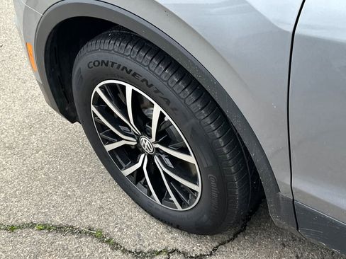 Used 2021 Volkswagen Tiguan SE image 21