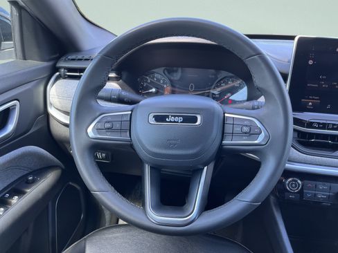 Used 2024 Jeep Compass Latitude AWD/4WD image 23