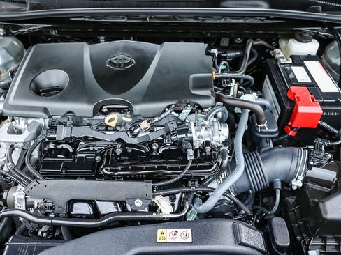 Used 2024 Toyota Camry SE image 32