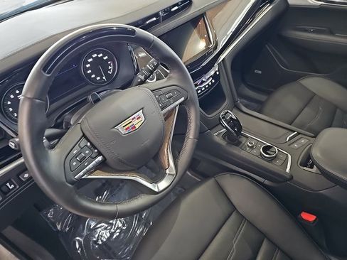 Used 2025 Cadillac XT6 Sport w/ Platinum Package image 18