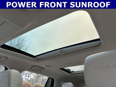 Used 2021 GMC Acadia Denali w/ Denali Technology Package image 2