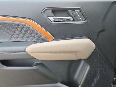 Used 2023 GMC Canyon Denali image 13