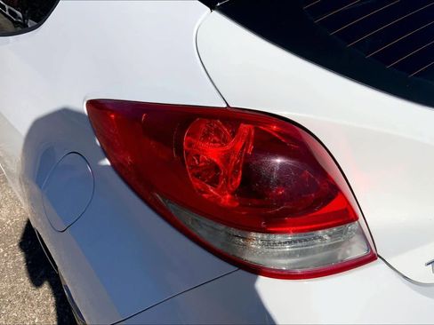 Used 2013 Hyundai Veloster w/ Style Pkg image 27