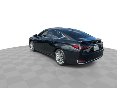 Used 2022 Lexus ES 300h w/ Accessory Package image 6
