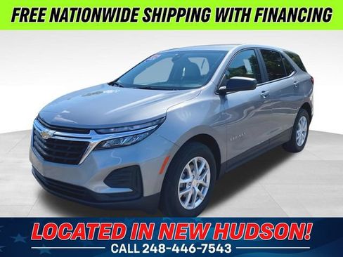 Used 2024 Chevrolet Equinox LS w/ LS Convenience Package AWD/4WD image 1