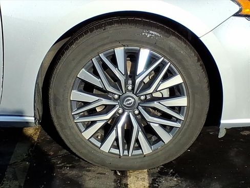 Used 2023 Nissan Altima 2.5 SV image 9
