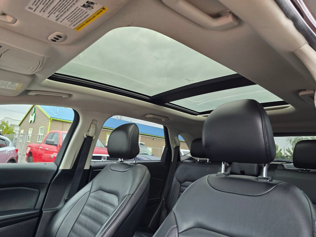 Used 2017 Ford Edge SEL w/ Equipment Group 201A AWD/4WD image 22