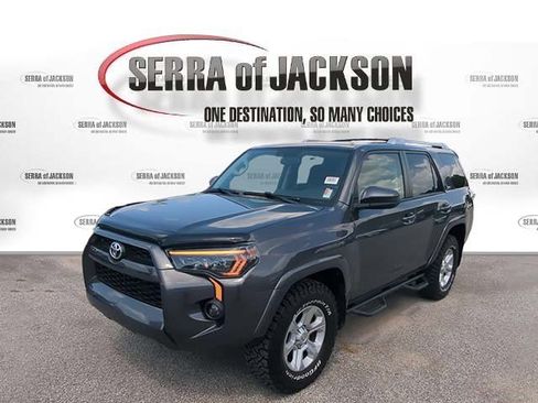 Used 2015 Toyota 4Runner SR5 AWD/4WD image 4