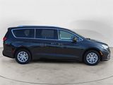 Used 2021 Chrysler Pacifica Touring-L image 6