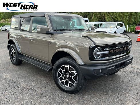 Used 2025 Ford Bronco Outer Banks AWD/4WD image 1
