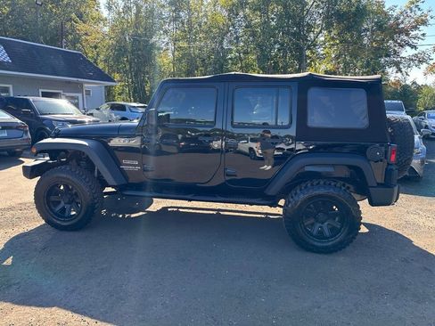 Used 2016 Jeep Wrangler Unlimited Sport w/ Connectivity Group image 10