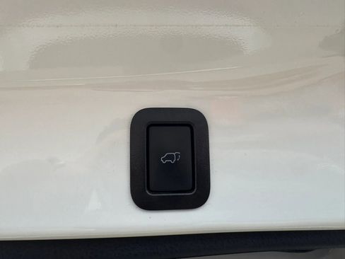 Used 2019 Toyota Highlander XLE FWD image 49