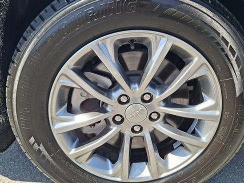 Used 2021 Jeep Cherokee Latitude Plus w/ Sun & Sound Group FWD image 25