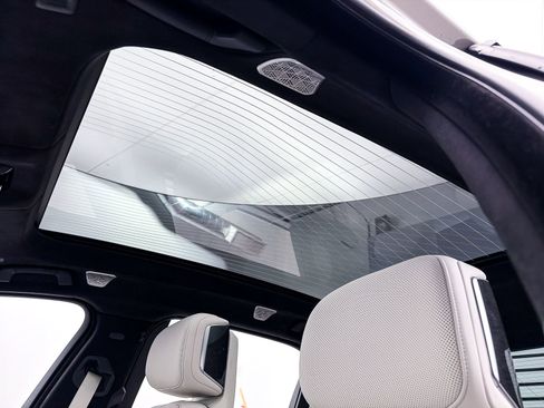 Used 2024 BMW 760i xDrive image 3