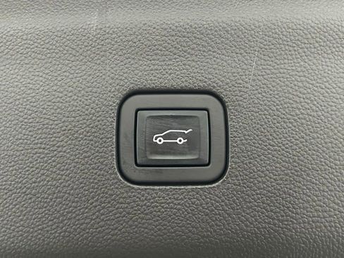 Used 2023 Buick Enclave Essence w/ Sport Touring Edition image 9