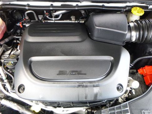Used 2023 Chrysler Pacifica Touring-L FWD image 24