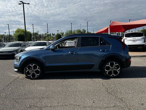 Used 2025 Kia Niro EX Touring FWD image 3