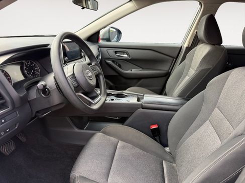 Used 2024 Nissan Rogue SV FWD image 9