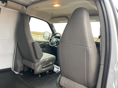 New 2025 GMC Savana 3500 Extended w/ Driver Convenience Package image 27