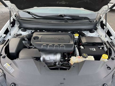 Used 2019 Jeep Cherokee Latitude Plus w/ Cold Weather Group image 43