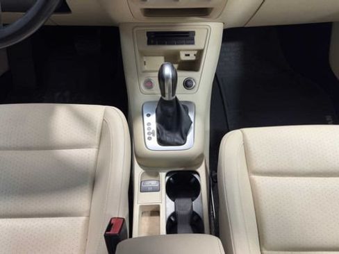 Used 2017 Volkswagen Tiguan S FWD image 18
