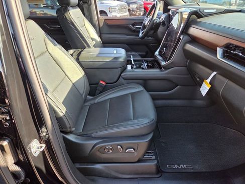 Used 2025 GMC Yukon Denali AWD/4WD image 22