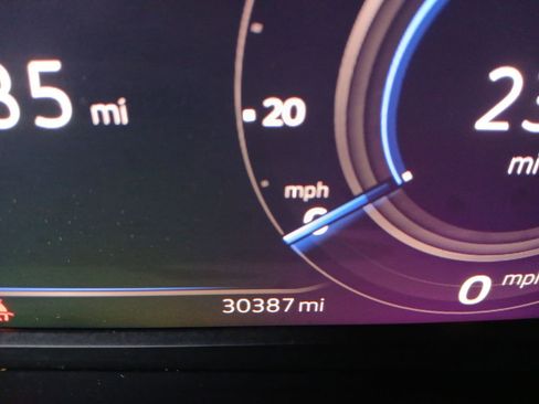 Used 2023 Volkswagen Atlas Cross Sport SE image 17