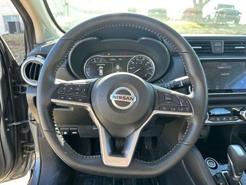 Used 2022 Nissan Versa SR w/ Trunk Package image 15