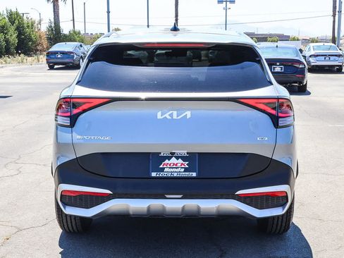 Used 2023 Kia Sportage LX AWD/4WD image 7