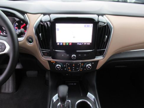 Used 2023 Chevrolet Traverse Premier image 21