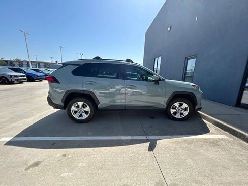 Used 2019 Toyota RAV4 XLE w/ Convenience Package FWD image 4