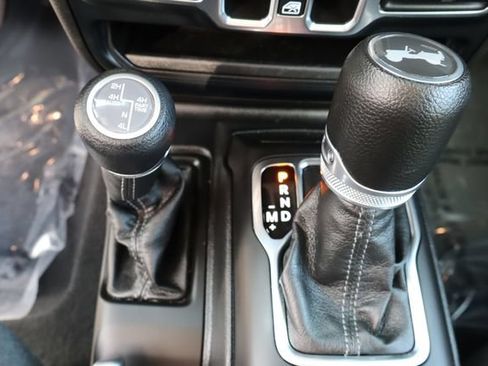 Used 2024 Jeep Wrangler Unlimited Sahara AWD/4WD image 34