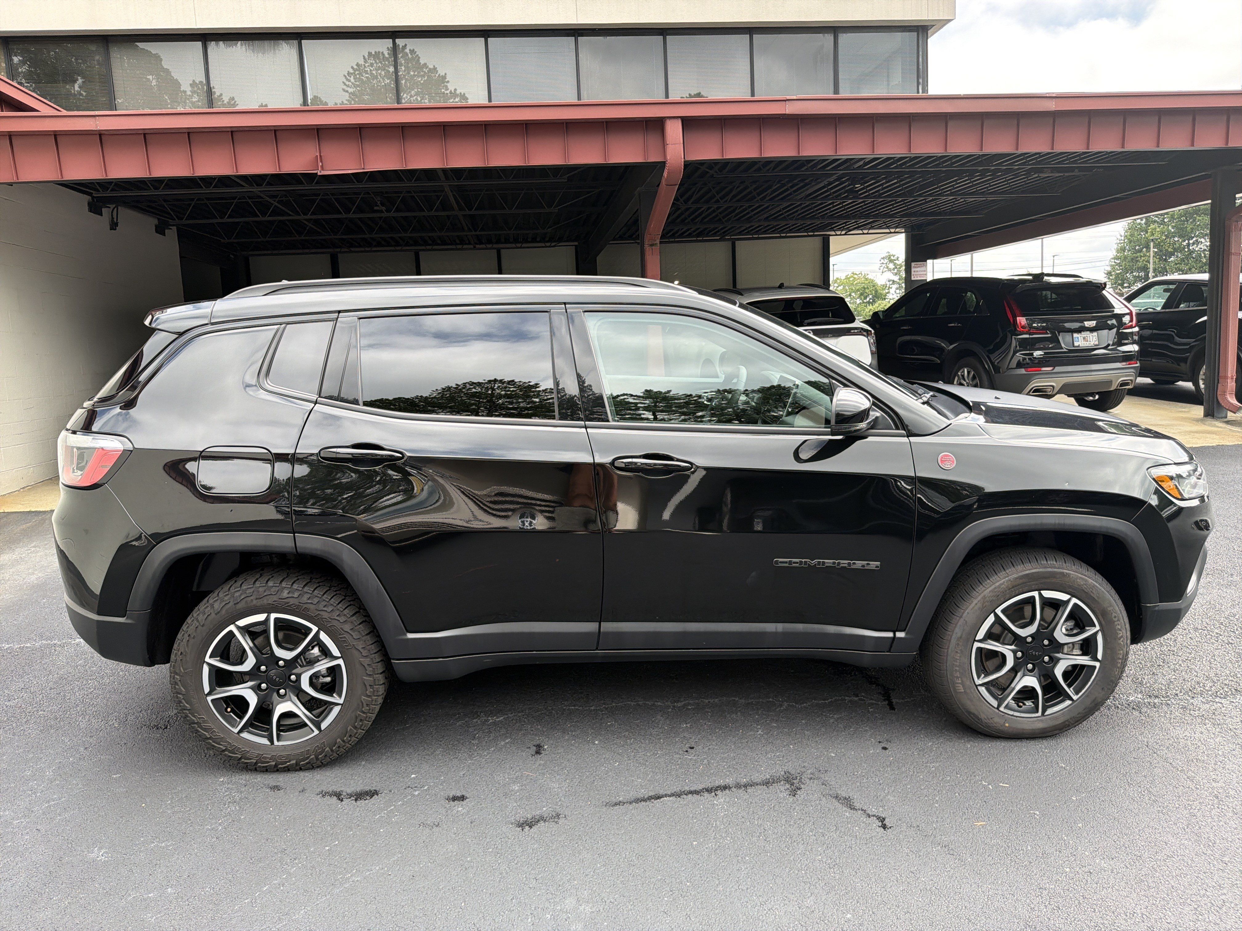 Used 2024 Jeep Compass Trailhawk AWD/4WD image 8