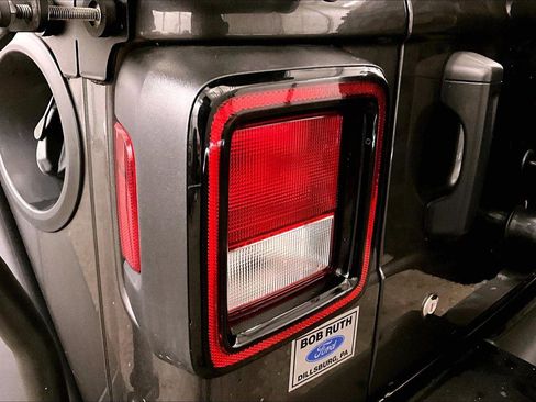 Used 2022 Jeep Wrangler Unlimited Sport image 28