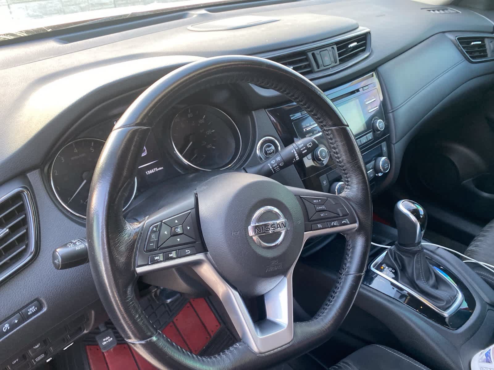 Used 2017 Nissan Rogue SV AWD/4WD image 17