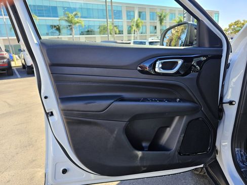 New 2026 Jeep Compass Latitude image 20