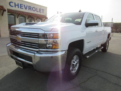 Used 2018 Chevrolet Silverado 2500 LT AWD/4WD image 2