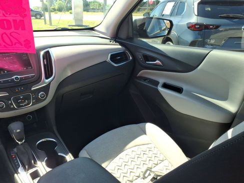 Used 2022 Chevrolet Equinox LS FWD image 13