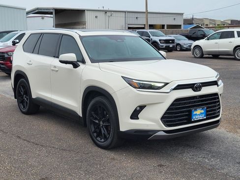 Used 2024 Toyota Grand Highlander FWD image 7