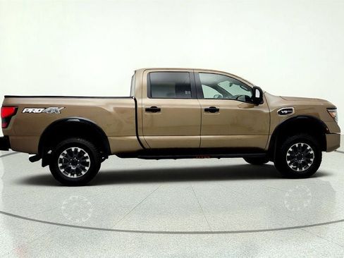 Used 2022 Nissan Titan PRO-4X AWD/4WD image 4