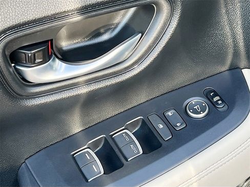 Used 2025 Honda HR-V EX-L image 17