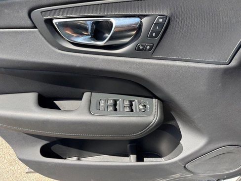 Used 2025 Volvo XC60 B5 Plus w/ Protection Package Premier image 19