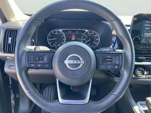 Used 2025 Nissan Pathfinder SL FWD image 19