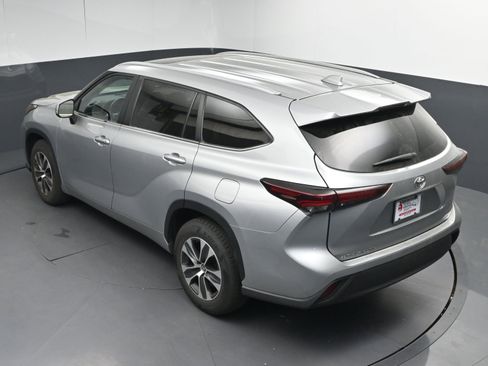Certified 2024 Toyota Highlander XLE image 38
