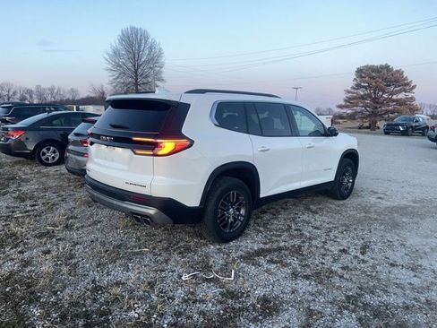 Used 2025 GMC Acadia Elevation image 5